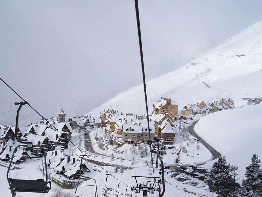 Apartamentos Blanheu Baqueira Beret Restaurant photo